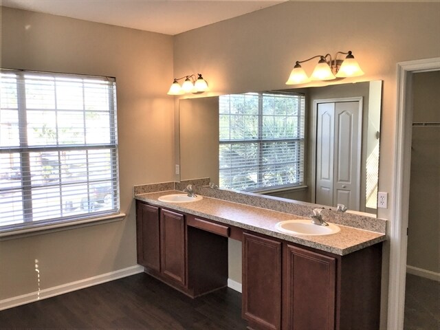 Building Photo - 10604 Wesson Way