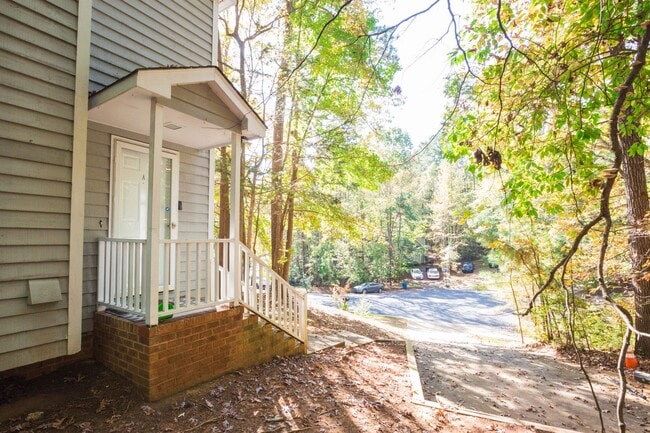 Building Photo - 2 bed, 1.5 bath Duplex in American Village Minutes to Duke University!