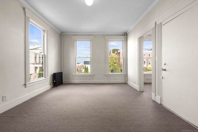 Building Photo - 113 E Main St