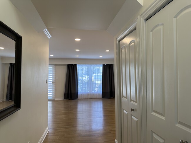 Building Photo - 4552 Opal Dr