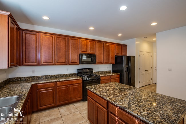 Building Photo - Charming 3Bdm 2.5Ba Home Nestled in a Gate...