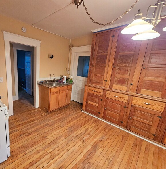 Building Photo - 107 Melrose Ave