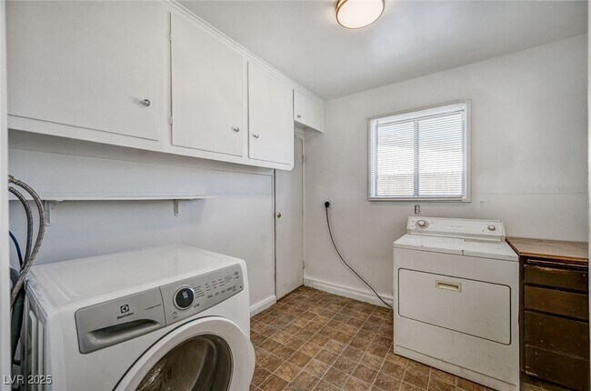 Building Photo - 1516 Inverness Ave