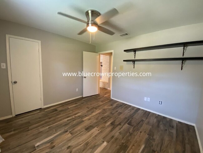 Building Photo - 9 Brookfield Ct