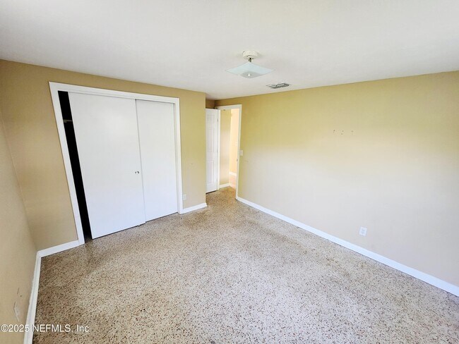 Building Photo - 6067 Longchamp Dr