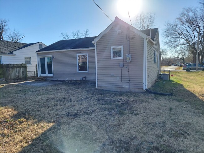 Building Photo - Spacious 3BD