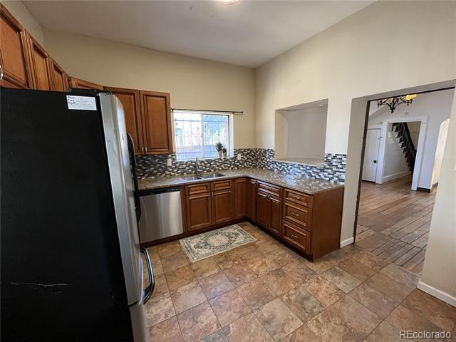 Building Photo - 677 Galapago St