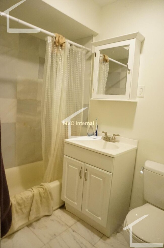 Building Photo - Spacious One Bed Coming Available