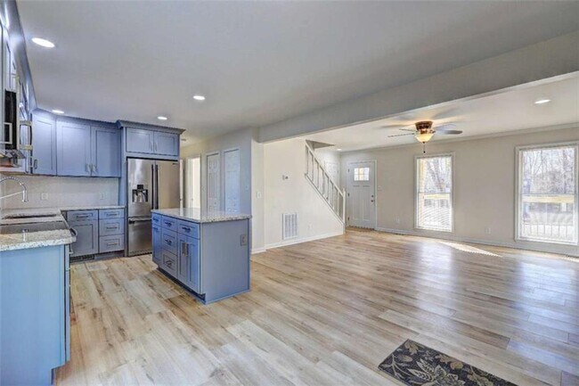 Building Photo - 95 Pine Grove Cir