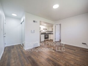 Building Photo - 1121 N College Dr