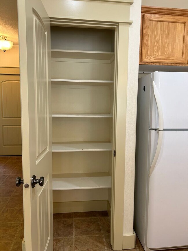 Building Photo - Boise Townhome Near BSU| EARLIER MOVE IN DATE UPON REQUEST