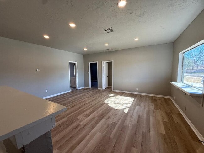 Building Photo - Beautifully Remodeled 2 Bed | 1 Bath | 1-Car Garage on Large Lot