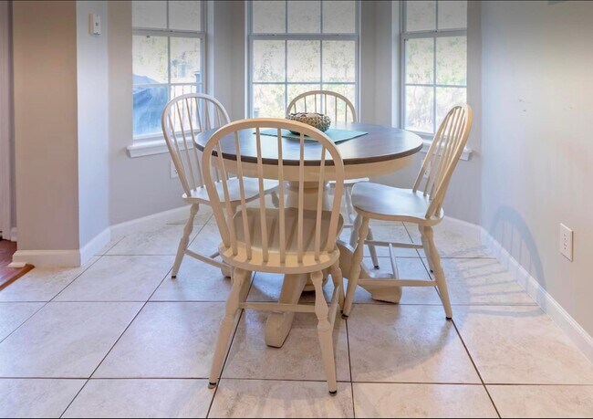 Building Photo - 5340 4th St