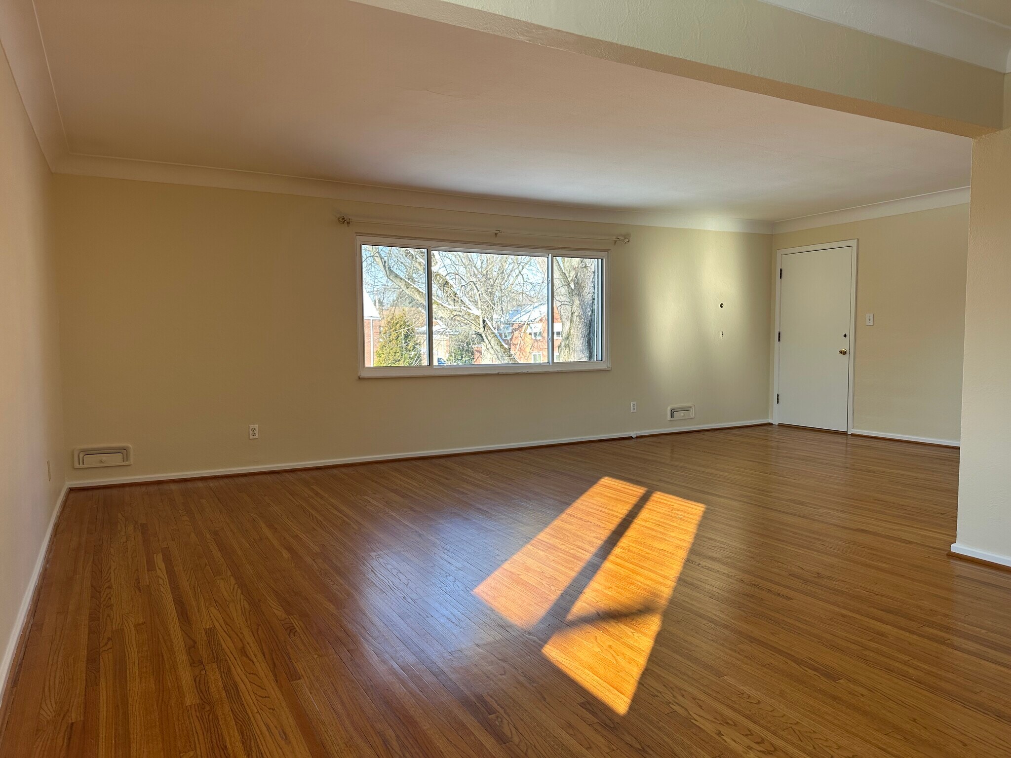 Building Photo - 2128 Collinway St