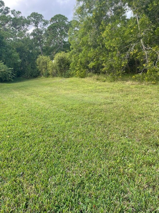 Building Photo - 5079 NW Fiddle Leaf Ct