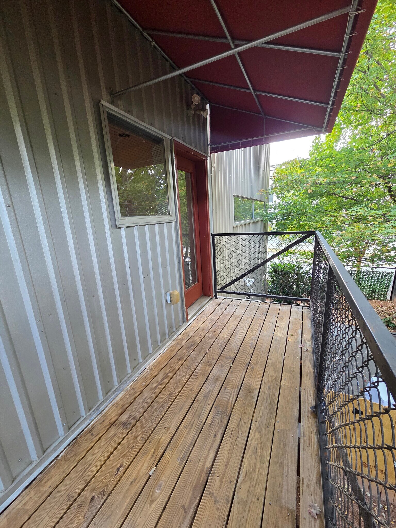 Building Photo - 920 Memorial Dr SE