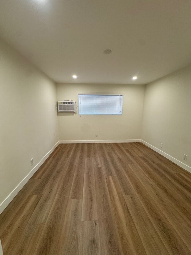 Building Photo - 618 Orlando Ave