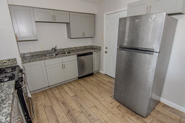 Building Photo - 1665 Northwood St
