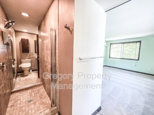 Building Photo - 11757 NE 143rd St