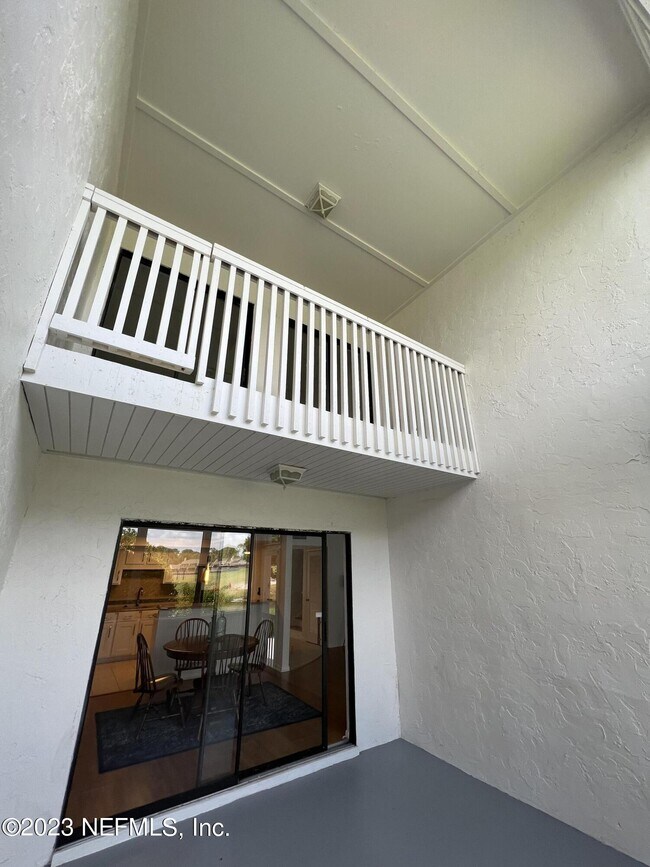 Building Photo - 7 Cove Rd