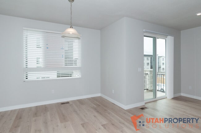 Building Photo - 999 W 360 S