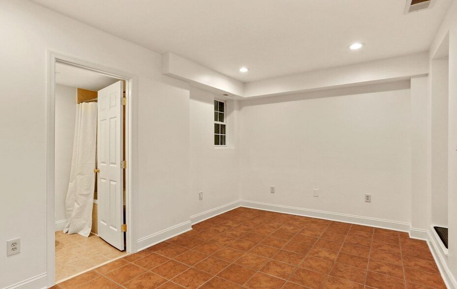Downstairs bed - 650 Newton Pl NW