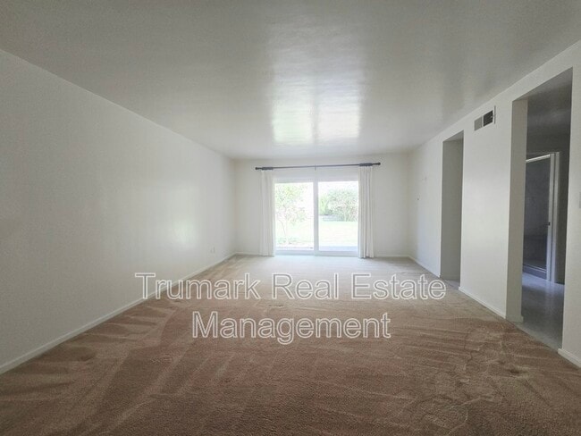 Building Photo - 3933 Karen Lynn Dr
