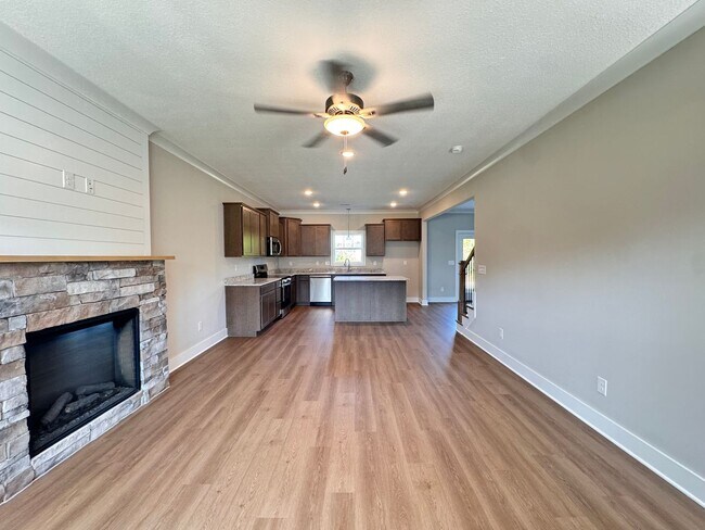 Building Photo - Maryville 37803 - Brand New 4 bedroom, 2.5 bath home - Contact Jackie Mills (865) 748-2851