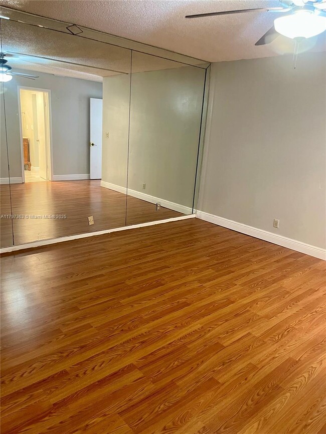 Building Photo - 6695 Racquet Club Dr