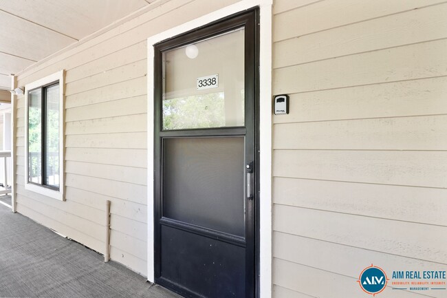 Building Photo - Move-In Ready 2 Bedroom Condo – Steps from...