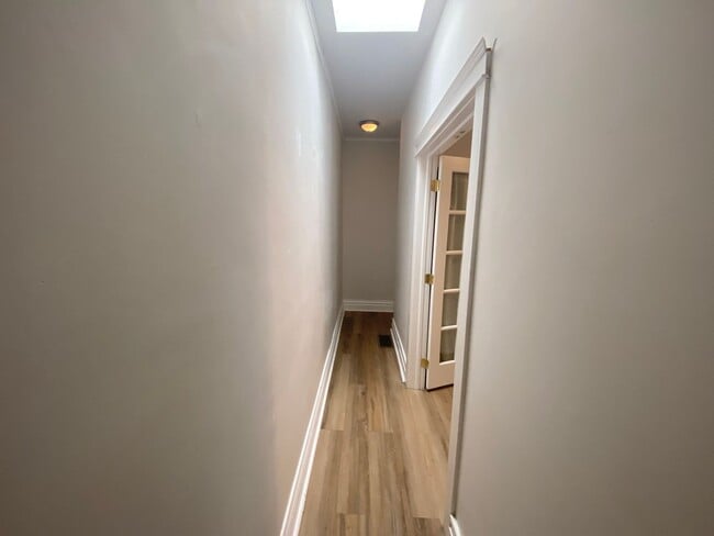 Building Photo - Beautiful 2 Bed 1 Bath Rowe Home in Washington Park Neighborhood