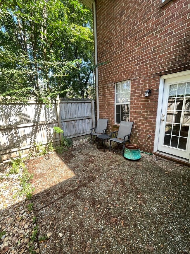 Building Photo - 515 Lakebrink Ct