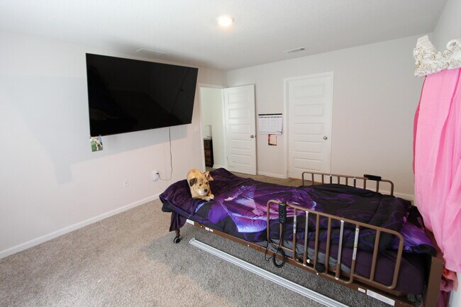 Building Photo - 5372 Wyndell Cir