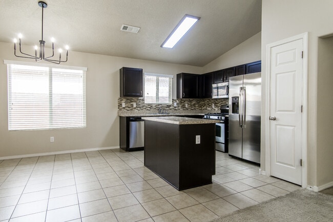 Building Photo - 9005 Rio Galisteo Pl NW