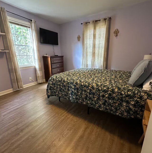 Building Photo - Charming 2-Bedroom Main-Floor Home with Fenced Yard & Utilities Included