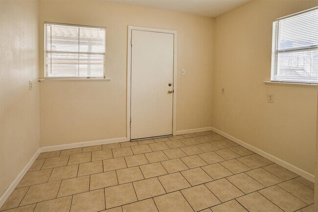 Building Photo - 5504 Avenue F