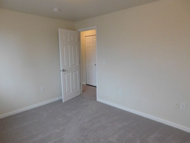 Building Photo - 3Bd/2.5Ba Two Story House - Available Soon!