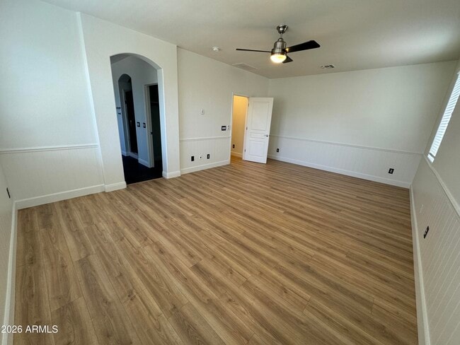 Building Photo - 1127 W Mesquite St