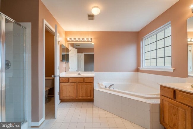 Building Photo - 641 Springhouse Square SE