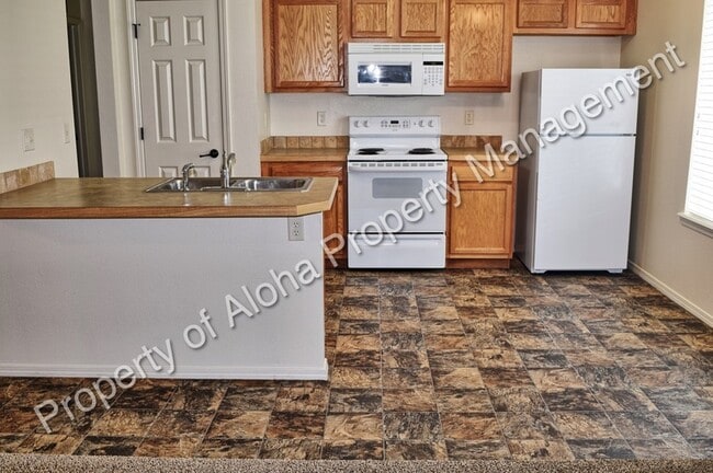 Building Photo - 1037 W Pine Ave