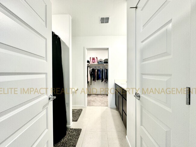 Building Photo - 7064 W Vineridge Dr