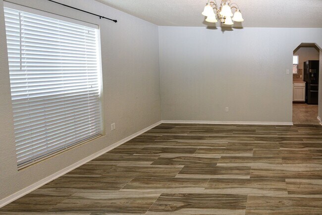Building Photo - Elegant 4BR/3BA Home with Fireplace, Bonus Room and Open Layout!