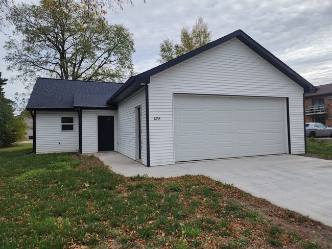 Primary Photo - Newly Built 3BR/2BA Home in Oshkosh, WI