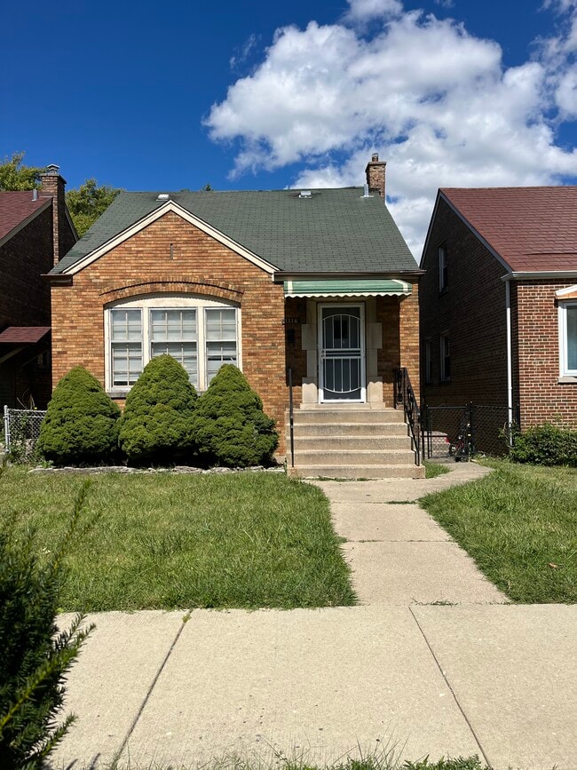 Building Photo - 1116 W 94th St