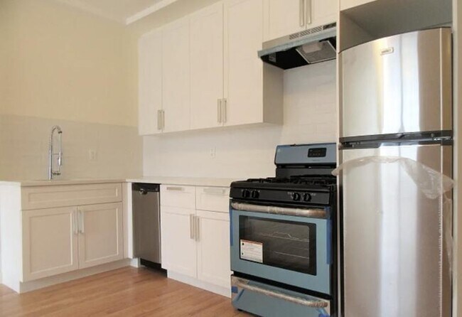Building Photo - 3 bedroom in NEW YORK NY 10038