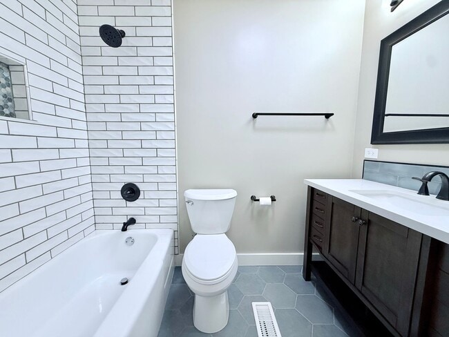 Building Photo - Stunningly Renovated 3 Bed, 2 Bath Home in...