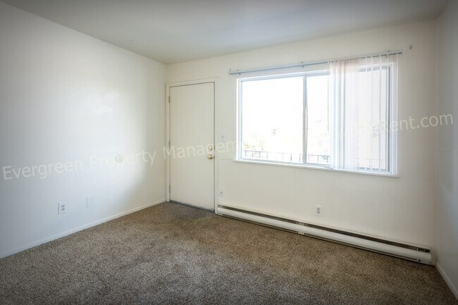 Building Photo - 2008 W Plum St