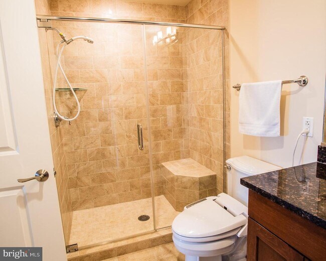 Building Photo - 8220 Crestwood Heights Dr