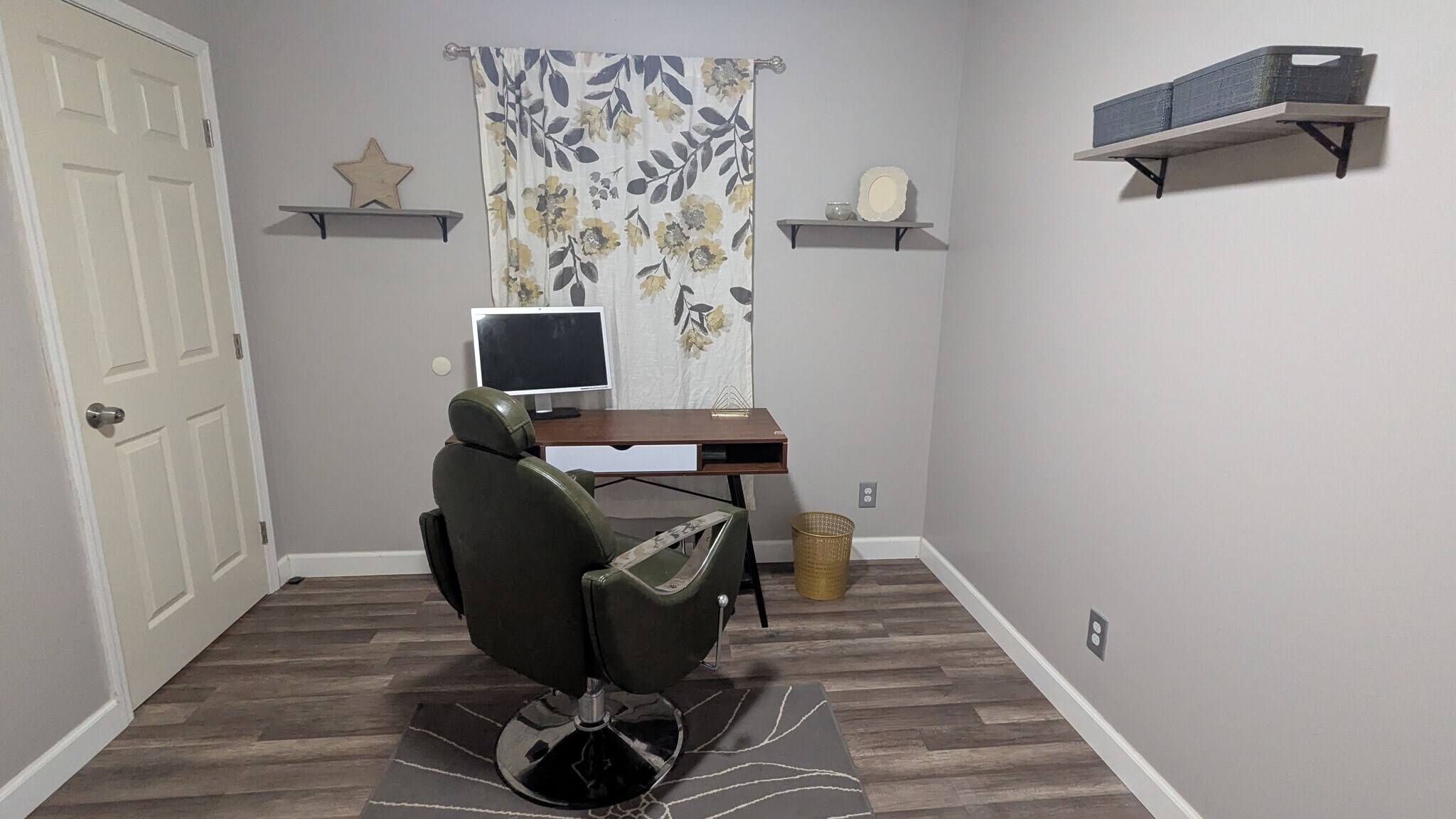 Furnished office space. - 3182 Latona Dr SW