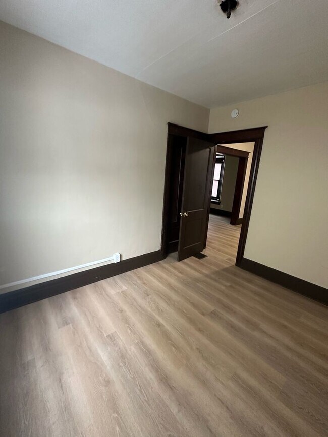 Building Photo - 37 Forester St